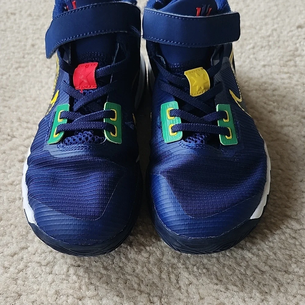 Nike Kyrie Flytrap 4 Shoes size 2.5 - Picture 2 of 3